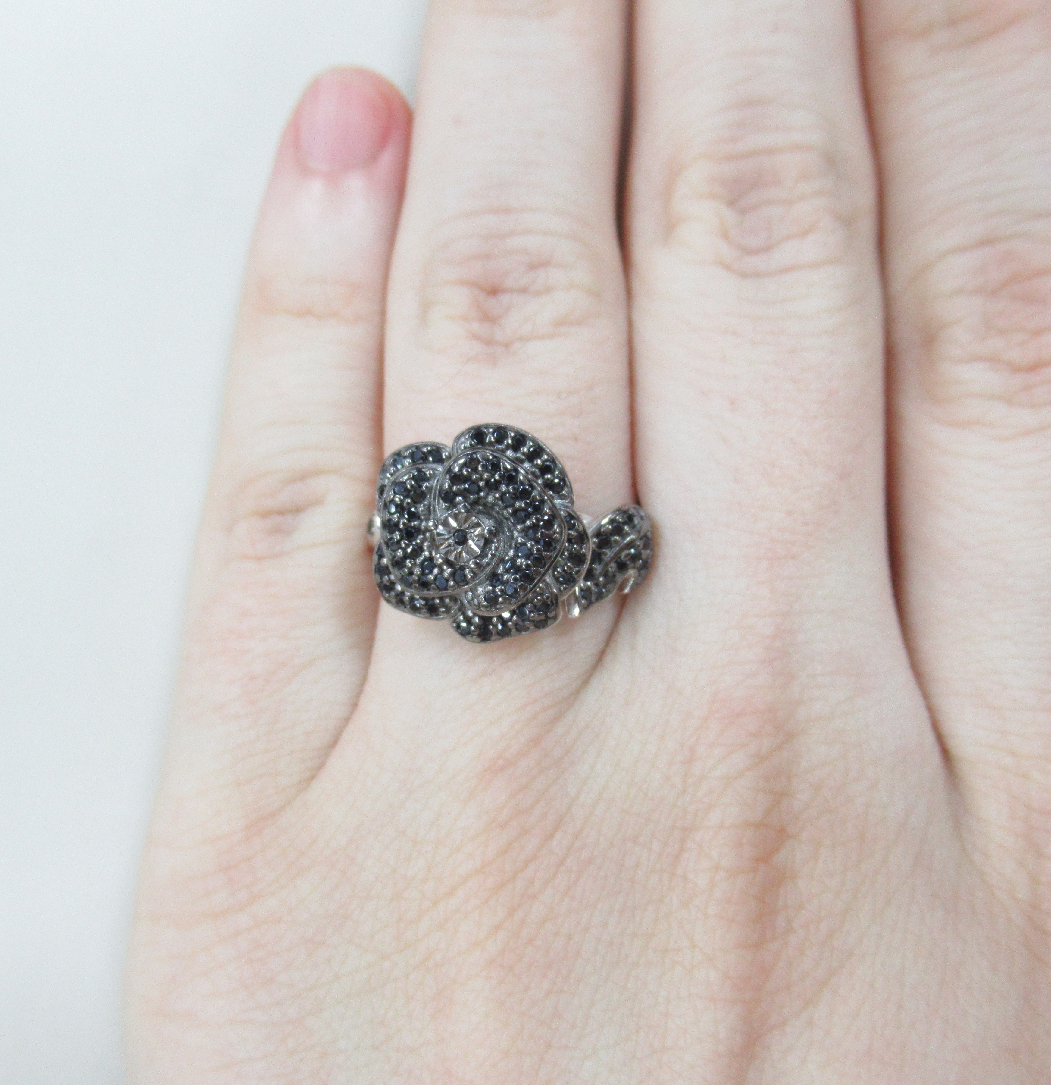 Серебряное кольцо со шпинелью "Роза"